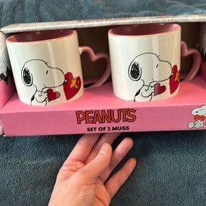 NWT set of 2 valentines snoopy mugs
